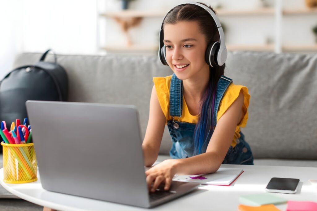 Students in Dubai attending university classes online and through hybrid learning as institutions offer flexible study options after spring break