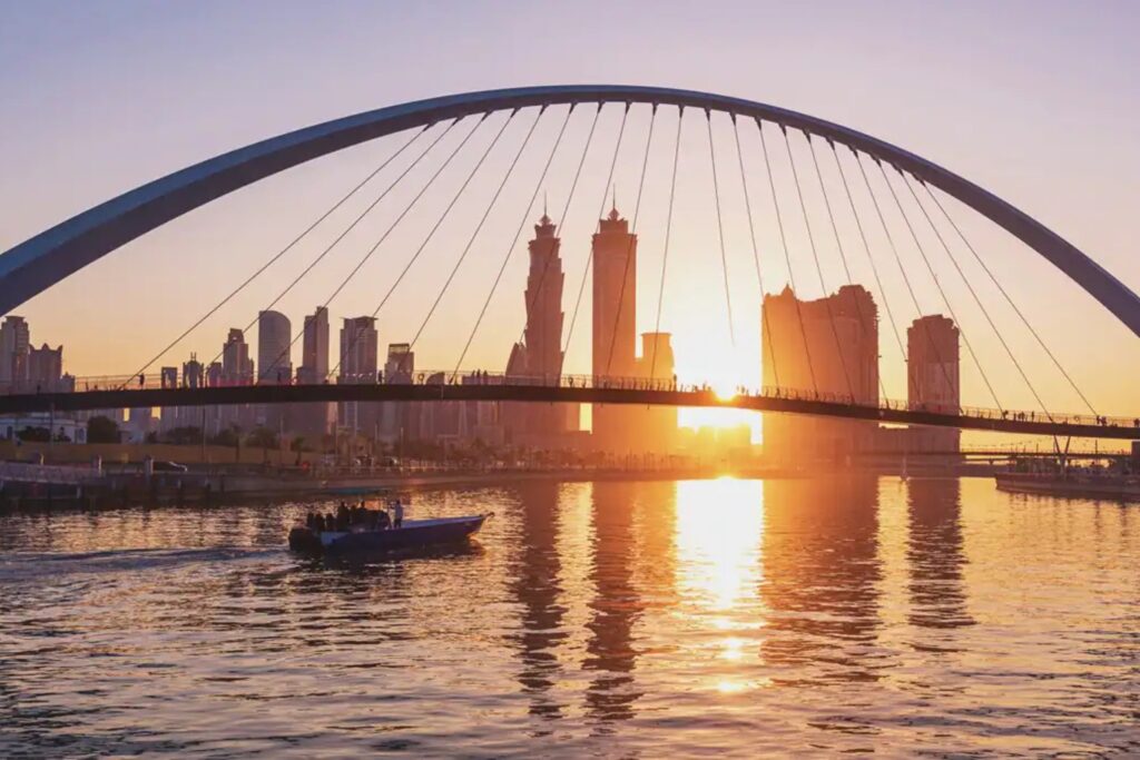 Best Walking Routes in Dubai - Water Canal Boardwalk