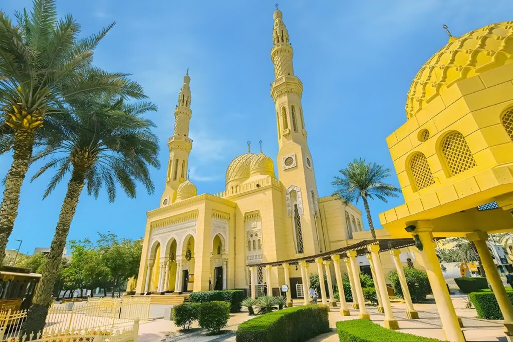 mosques in Dubai at Jumeirah Mosque