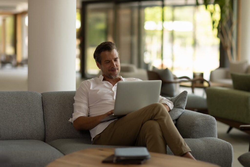 work from hotel dubai, hotel work dubai