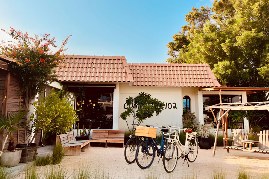 Comptoir 102 lifestyle café in Jumeirah Dubai offering healthy dining and boutique shopping